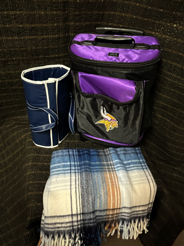 Vikings Rolling Cooler w/Stadium Blanket            